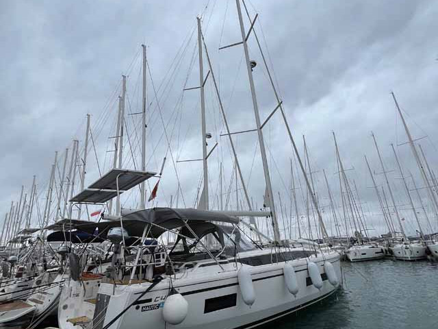 Charter a Bavaria Bavaria C46 Ocean - 4 cab. in Biograd na Moru on Samboat
