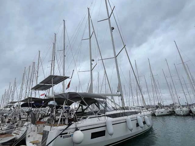 Charter a Bavaria Bavaria C46 Ocean - 4 cab. in Biograd na Moru on Samboat