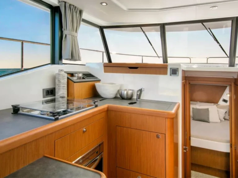 Hire Motorboat with or without skipper Bénéteau Zadar