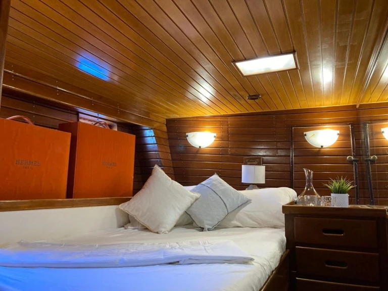 Yacht charter Alimos - Grand Banks Grand Banks 72 on SamBoat