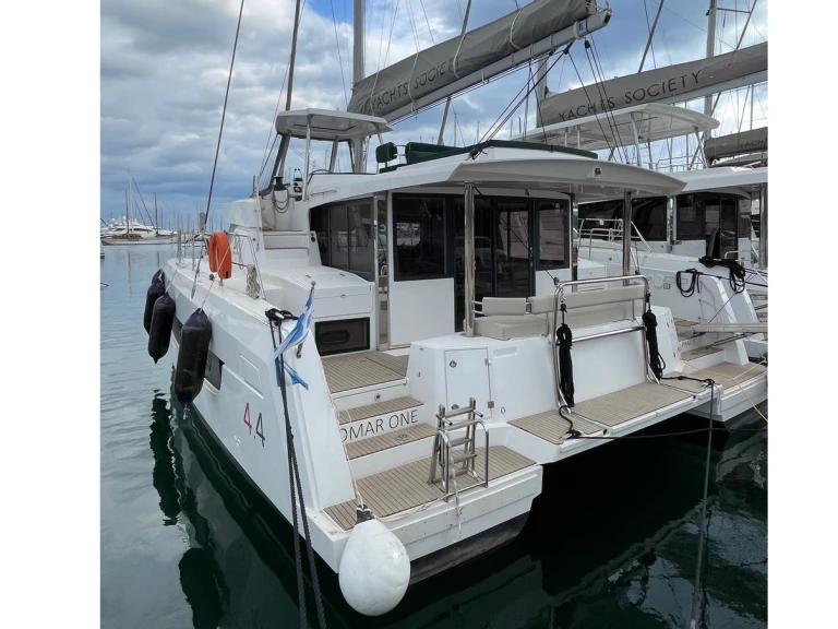Catamaran hire in Alimos - Bali Bali 4.4