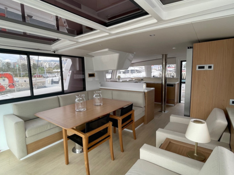 Charter a Bali Bali 4.4 in Alimos on Samboat