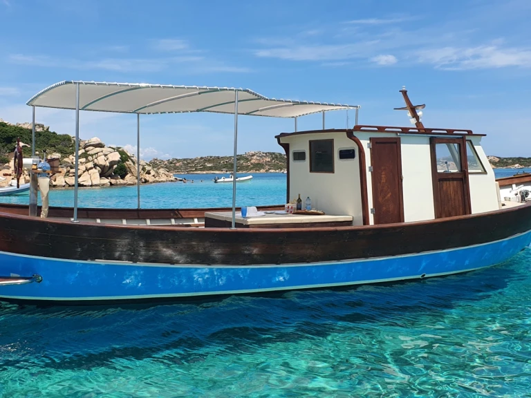 Motorboat to hire La Maddalena at the best price