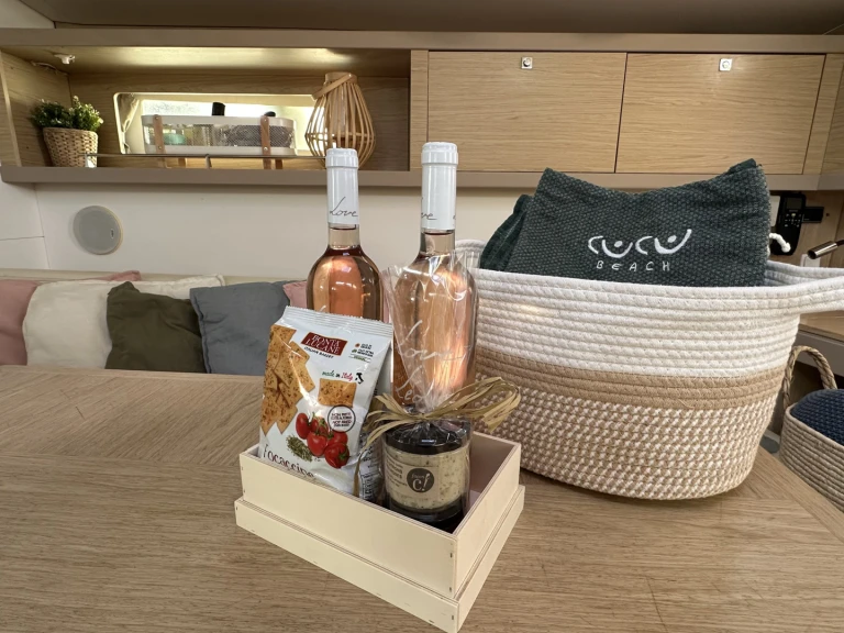 Yacht charter Port de Hyères (St Pierre) - Bénéteau Oceanis 45 on SamBoat