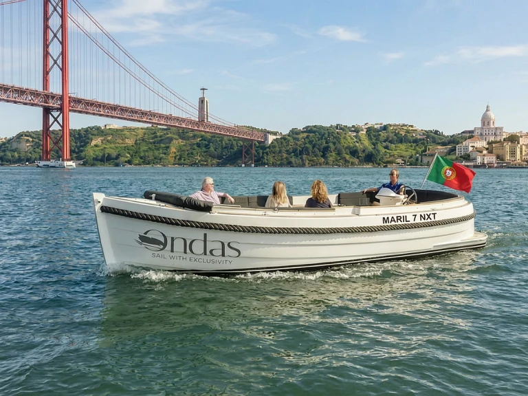 Charter a Maril 7NXT in Lisbon on Samboat