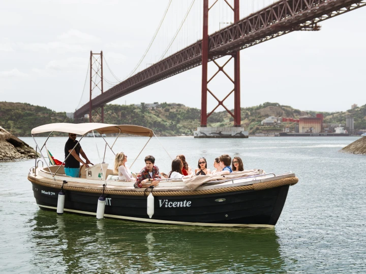 Hire Motorboat Maril with a boat licence