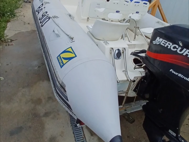 Hire RIB Zodiac with a boat licence