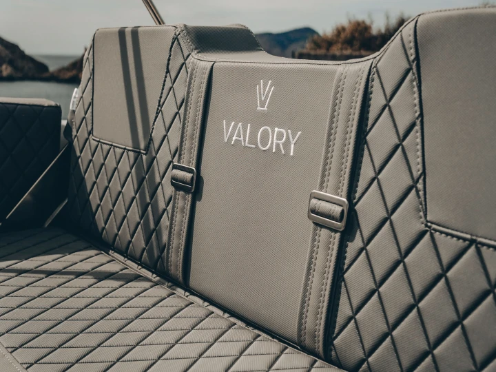 Hire Motorboat Valory with a boat licence