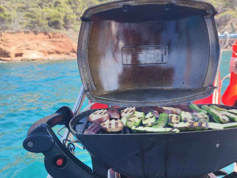 Hire Sailboat with or without skipper Bavaria Anavyssos