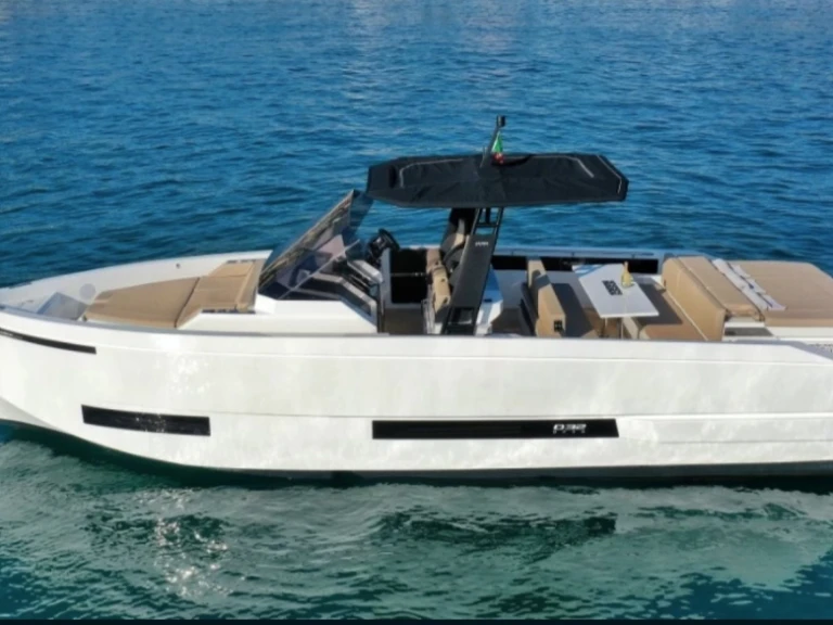 Yacht charter Marina Botafoch - De Antonio D32 on SamBoat