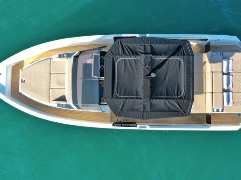 Yacht hire Marina Botafoch cheap D32