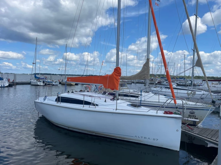 Sailboat to hire Szczecin at the best price