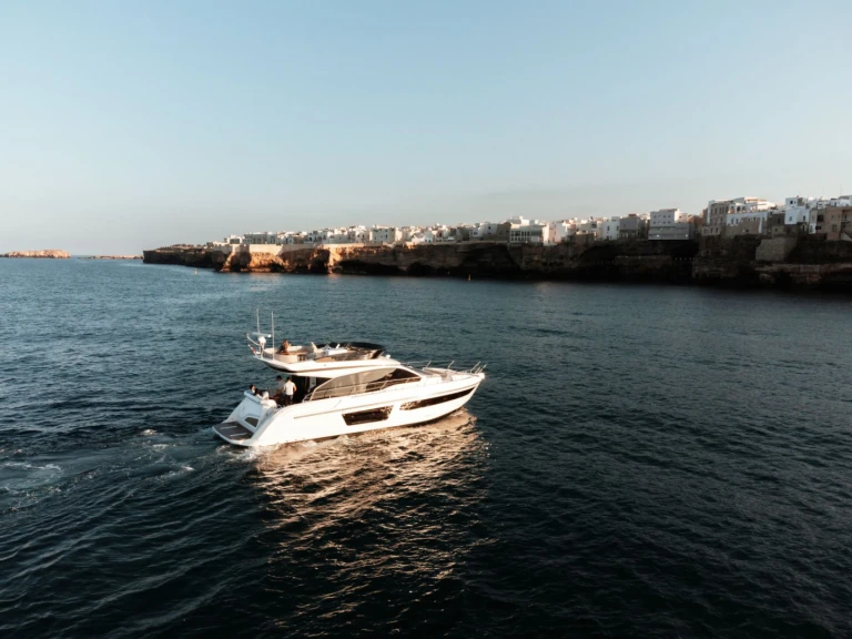 Hire a Azimut Azimut 53 Fly Polignano a Mare