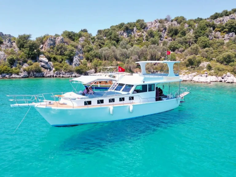 Hire Sailboat Custom with a boat licence