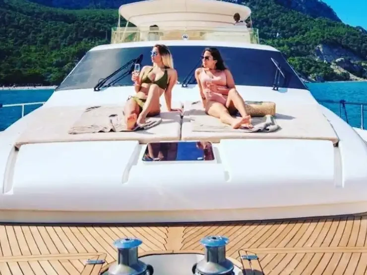 Hire Sailboat Custom with a boat licence