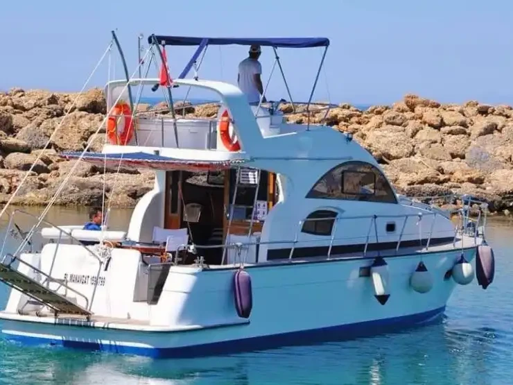 Luxury Yacht to hire Side at the best price