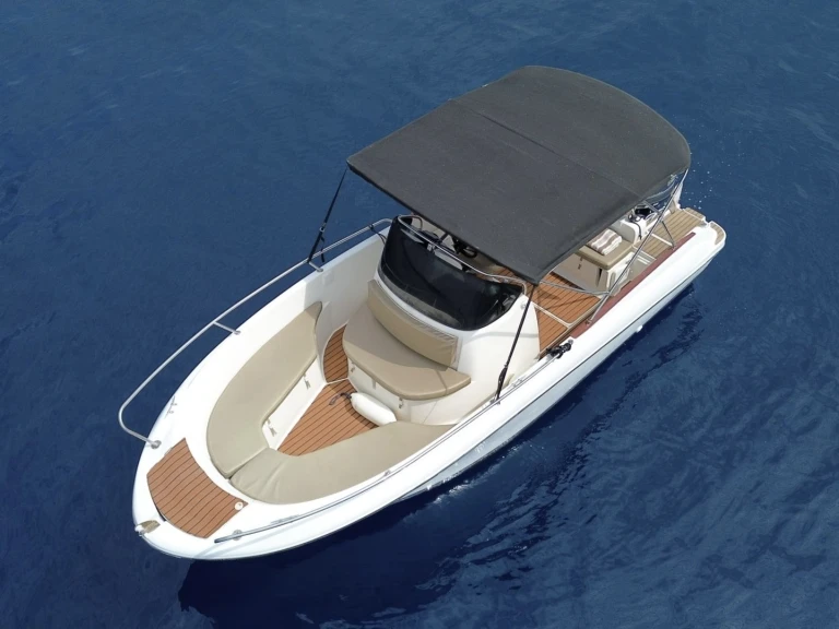 Hire Motorboat HM with a boat licence