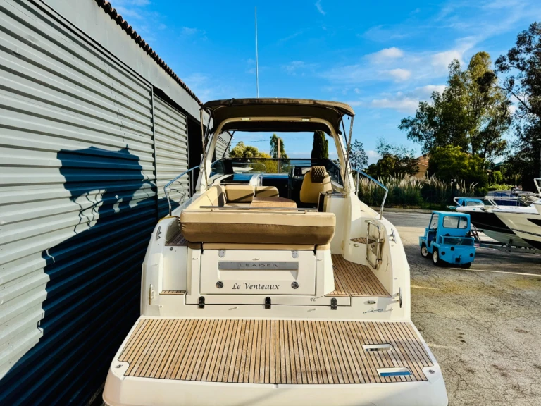 Yacht charter Fréjus - Jeanneau Leader 30 on SamBoat