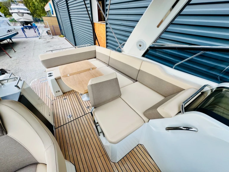 Motorboat hire in Fréjus - Jeanneau Leader 30
