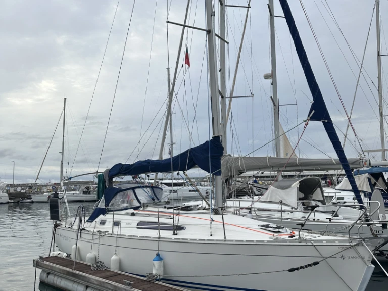 Sailboat to hire La Turballe at the best price