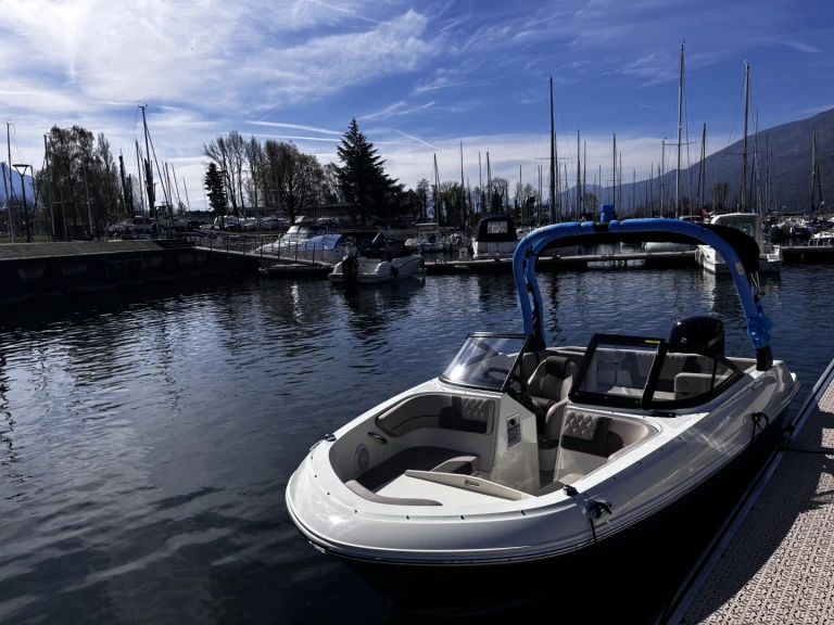 Motorboat hire in Aix-les-Bains - Bayliner VR4
