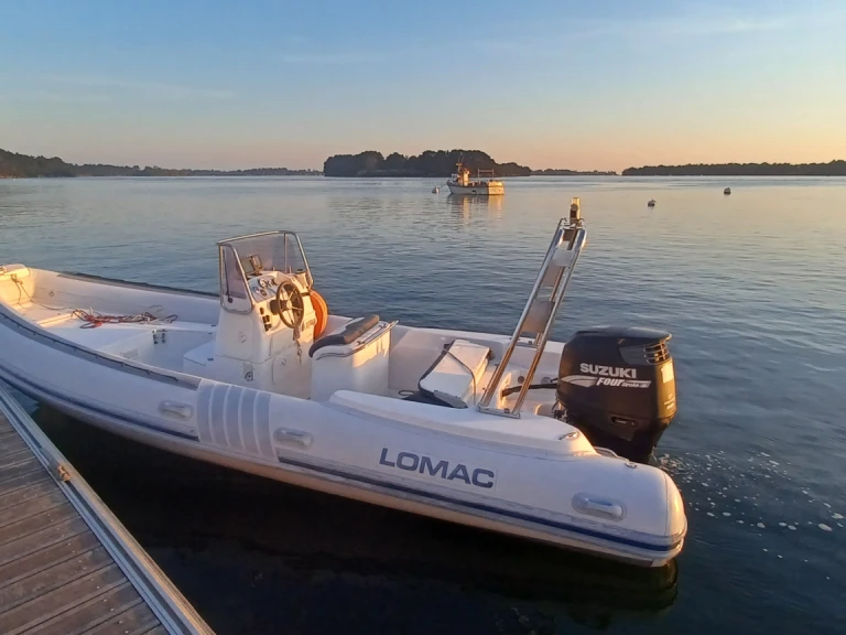 Yacht charter Larmor-Baden - Lomac Lomac 660 IN on SamBoat