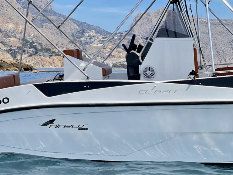 Hire Motorboat Nireus with a boat licence