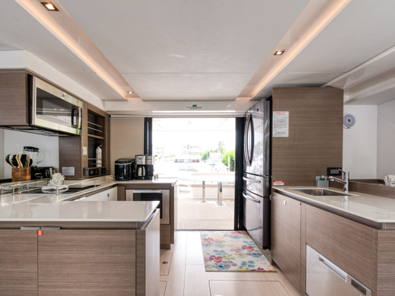 Hire a Leopard 53 Motor Yacht Tortola