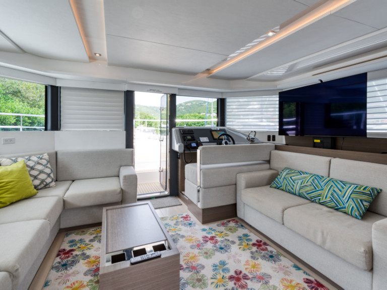 Hire Catamaran Leopard 53 with a boat licence