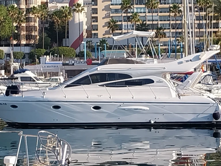 Hire Luxury Yacht with or without skipper Doqueve Marbella