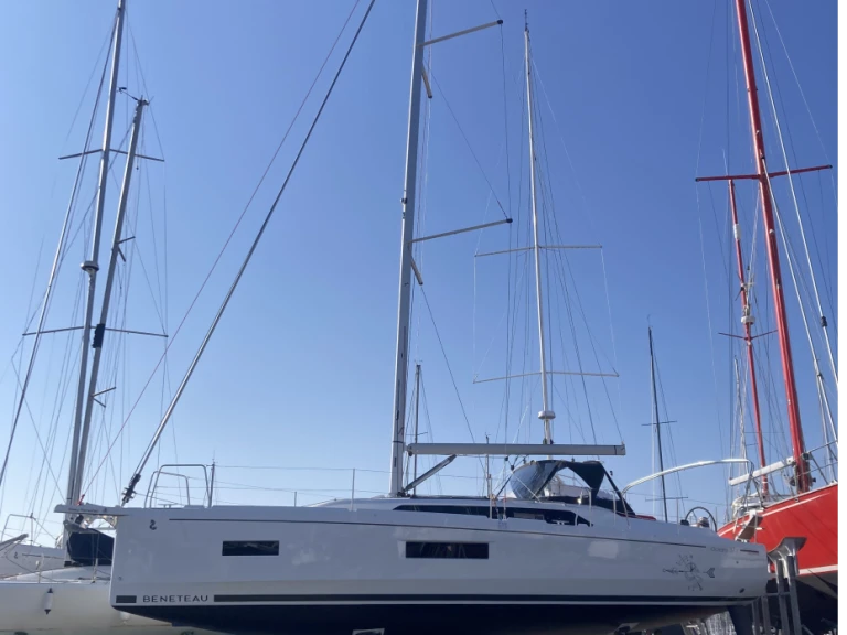 Hire Sailboat Bénéteau with a boat licence
