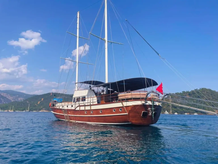 Hire Sailboat Custom with a boat licence