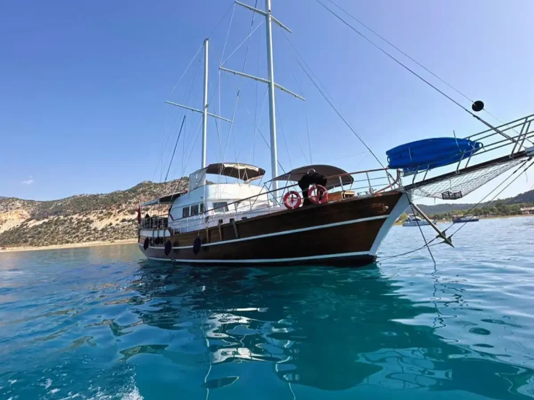 Sailboat to hire Kaş at the best price