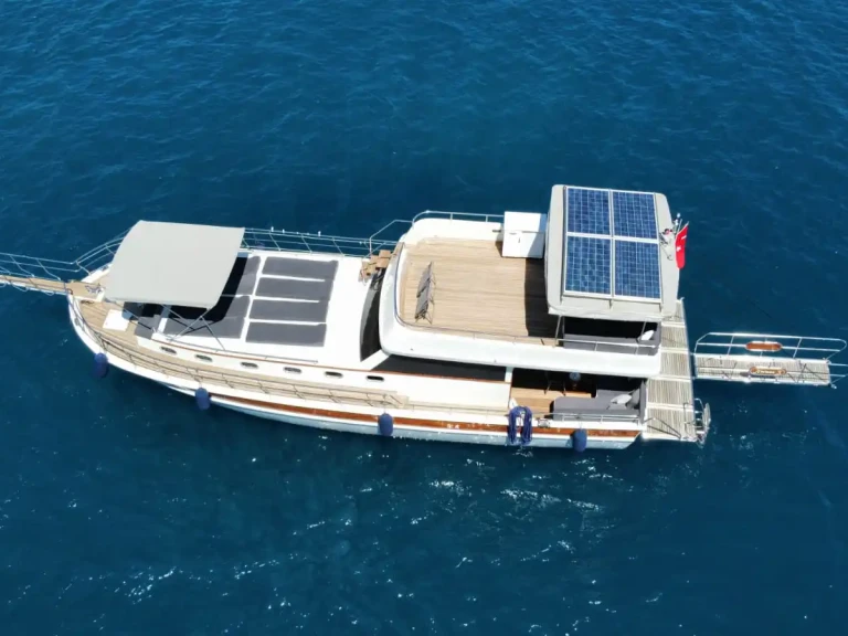 Hire Sailboat Custom with a boat licence