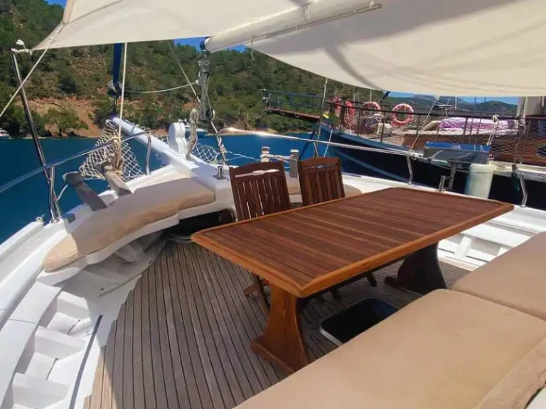 Hire Sailboat Custom with a boat licence