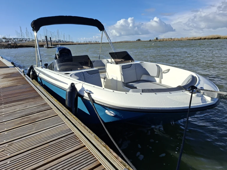 Bayliner ELEMENT M17 charter bareboat or skippered in  Soubise