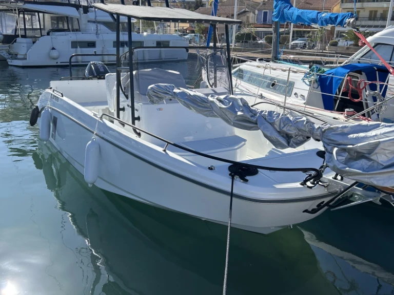 Hire a Bénéteau Flyer 7 SPACEdeck Toulon