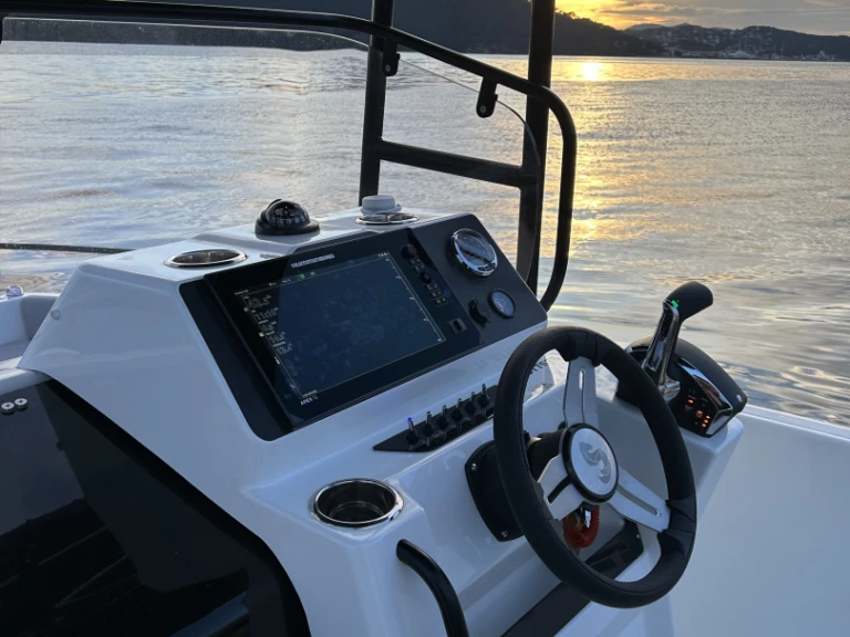 Motorboat hire in Toulon - Bénéteau Flyer 7 SPACEdeck
