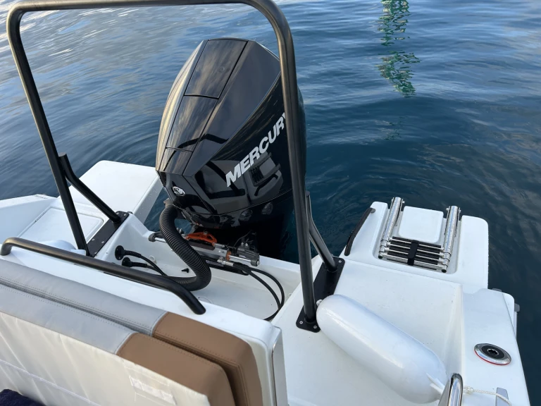 Charter a Bénéteau Flyer 7 SPACEdeck in Toulon on Samboat
