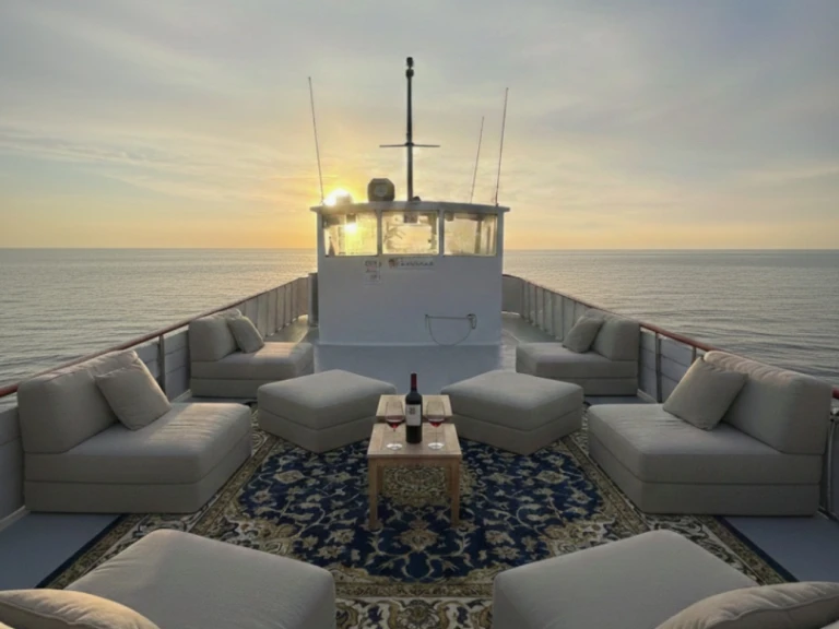 Charter a Le Boat Grand Classique in Ibiza Town on Samboat