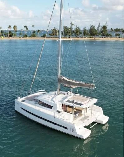Yacht hire Puerto Banús cheap Bali 4.0