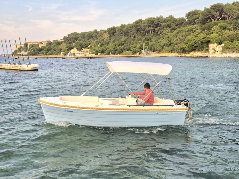 Yacht hire Cannes cheap Silver yacht 495