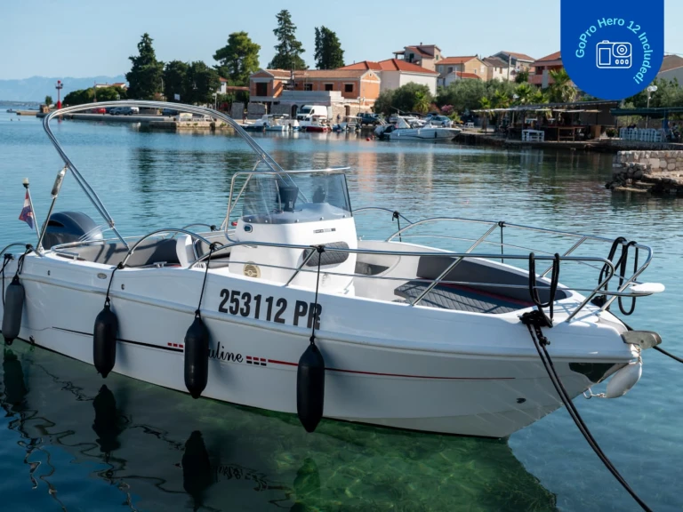 Hire Motorboat Bluline with a boat licence