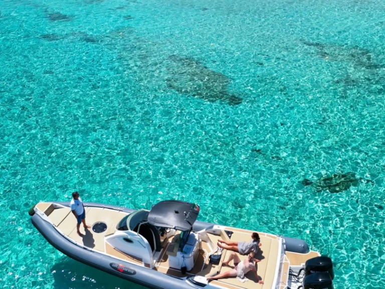 Charter a Altamarea WAVE 35 in La Maddalena on Samboat