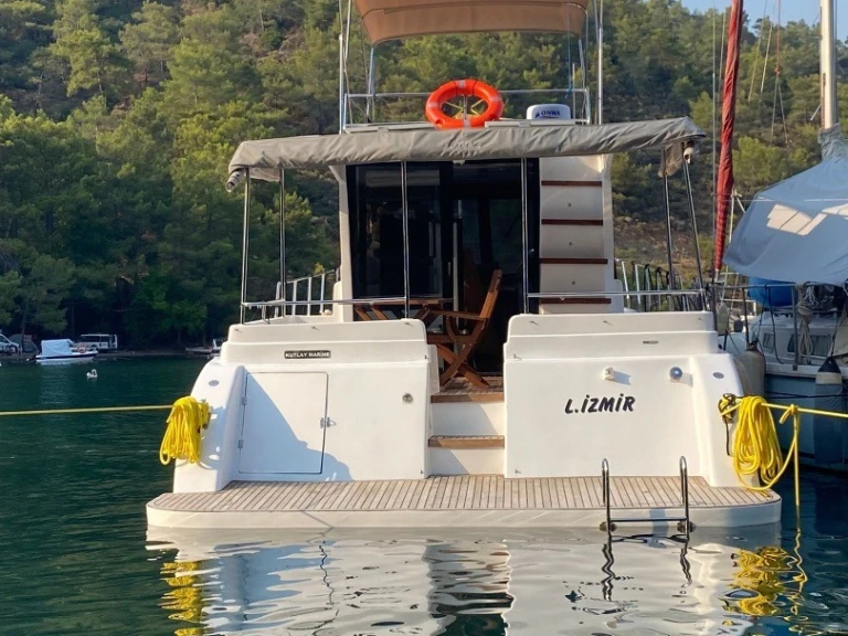 Motorboat to hire Skopea Marina at the best price