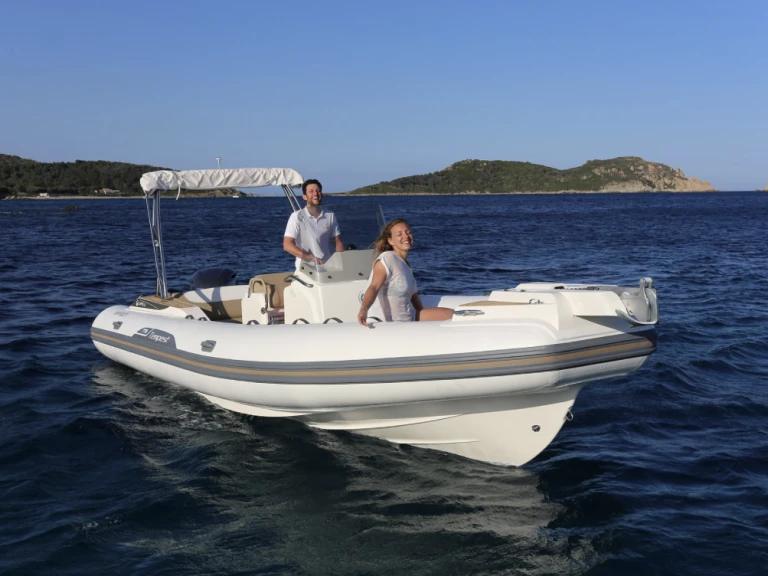 Yacht hire Fréjus cheap Tempest 775 Open
