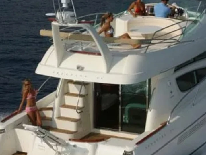 Hire a Jeanneau Prestige 460 Fly Vigo