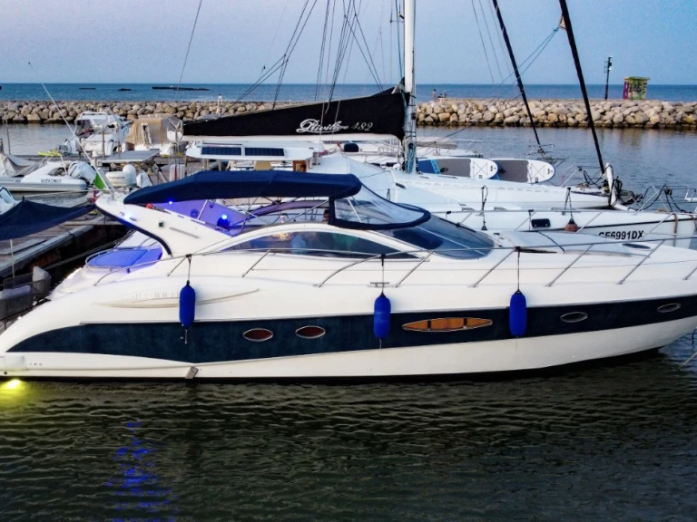 Charter a Azimut Atlantis 47 in Porto Siracusa on Samboat