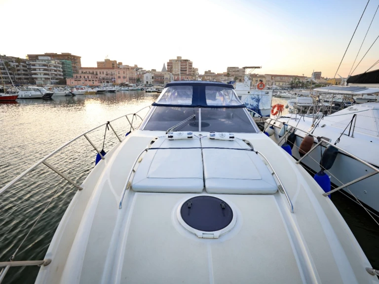 Yacht charter Porto Siracusa - Azimut Atlantis 47 on SamBoat