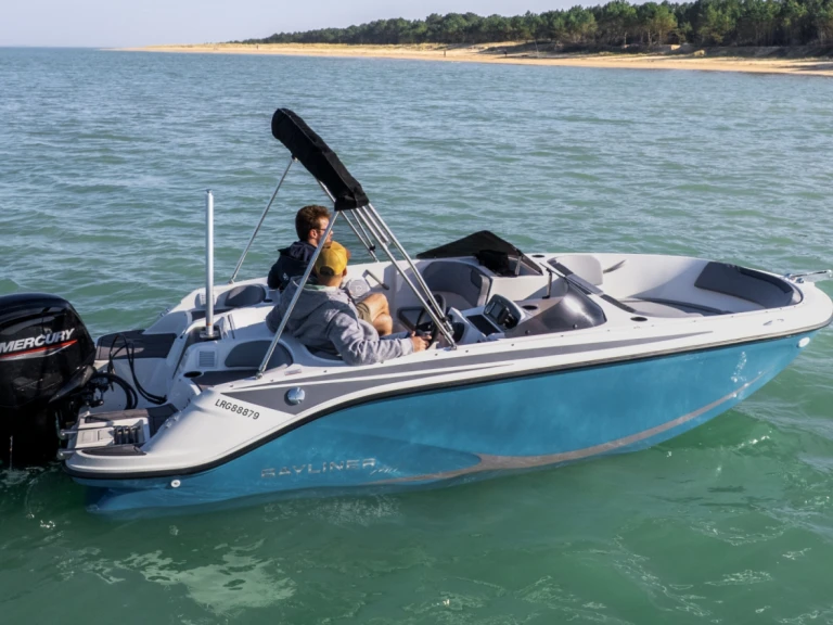 Motorboat hire in Soubise - Bayliner ELEMENT M17